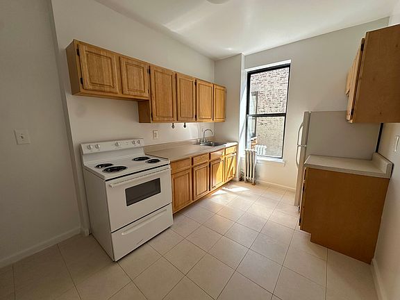 2nd image of 160 W 118th St #5