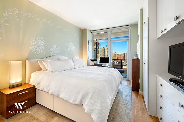 Sold by Warburg | media 5