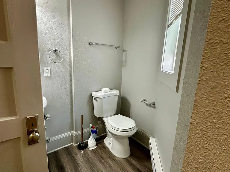 814 Columbia St — Photo 35