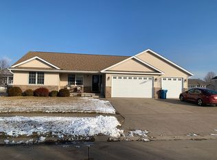 1920 11th St, Camanche, IA 52730