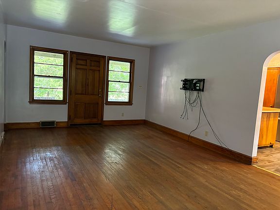 3rd image of 901 Tunnel Rd