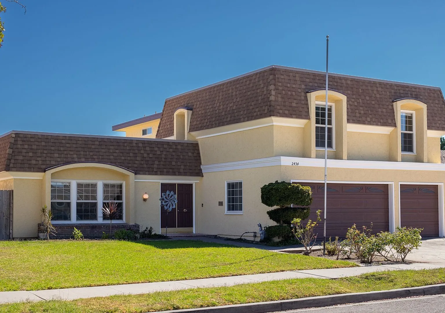 4 Bedroom + 2.5 Bathroom Home w/ Pool! | Americana Tract | Oxnard | Unfurnished — Photo 1