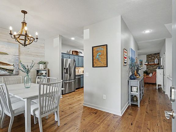 5th image of 209B N Berrong St