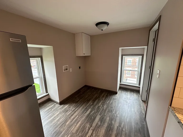 107B N Market St — Photo 8