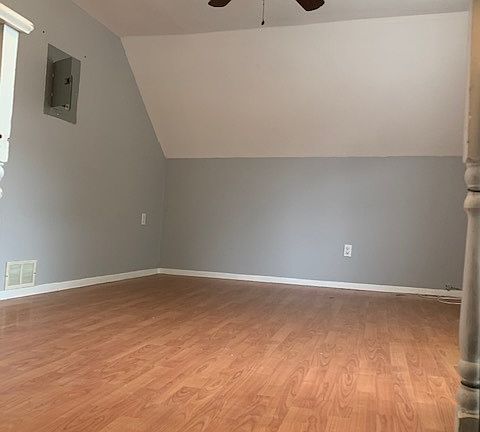 2nd image of 3529 Queen St