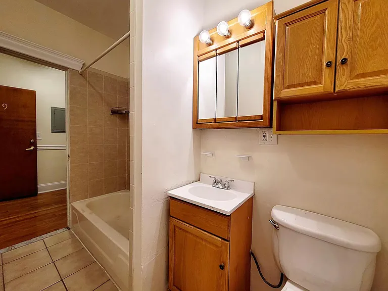 360 Riverway #10 — Photo 2