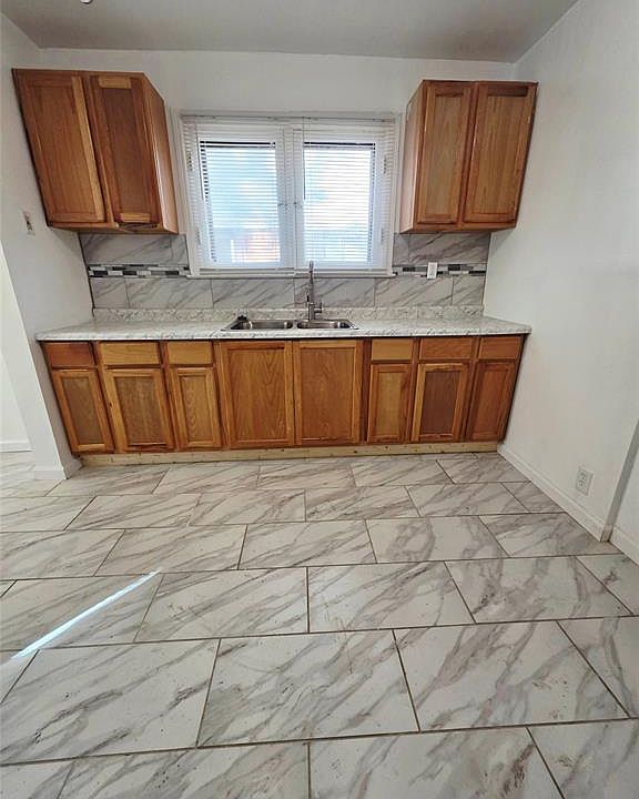 5751 Yorkshire Rd, photo 7