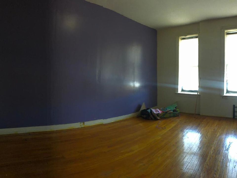 2nd image of 990 Montgomery St APT 3E