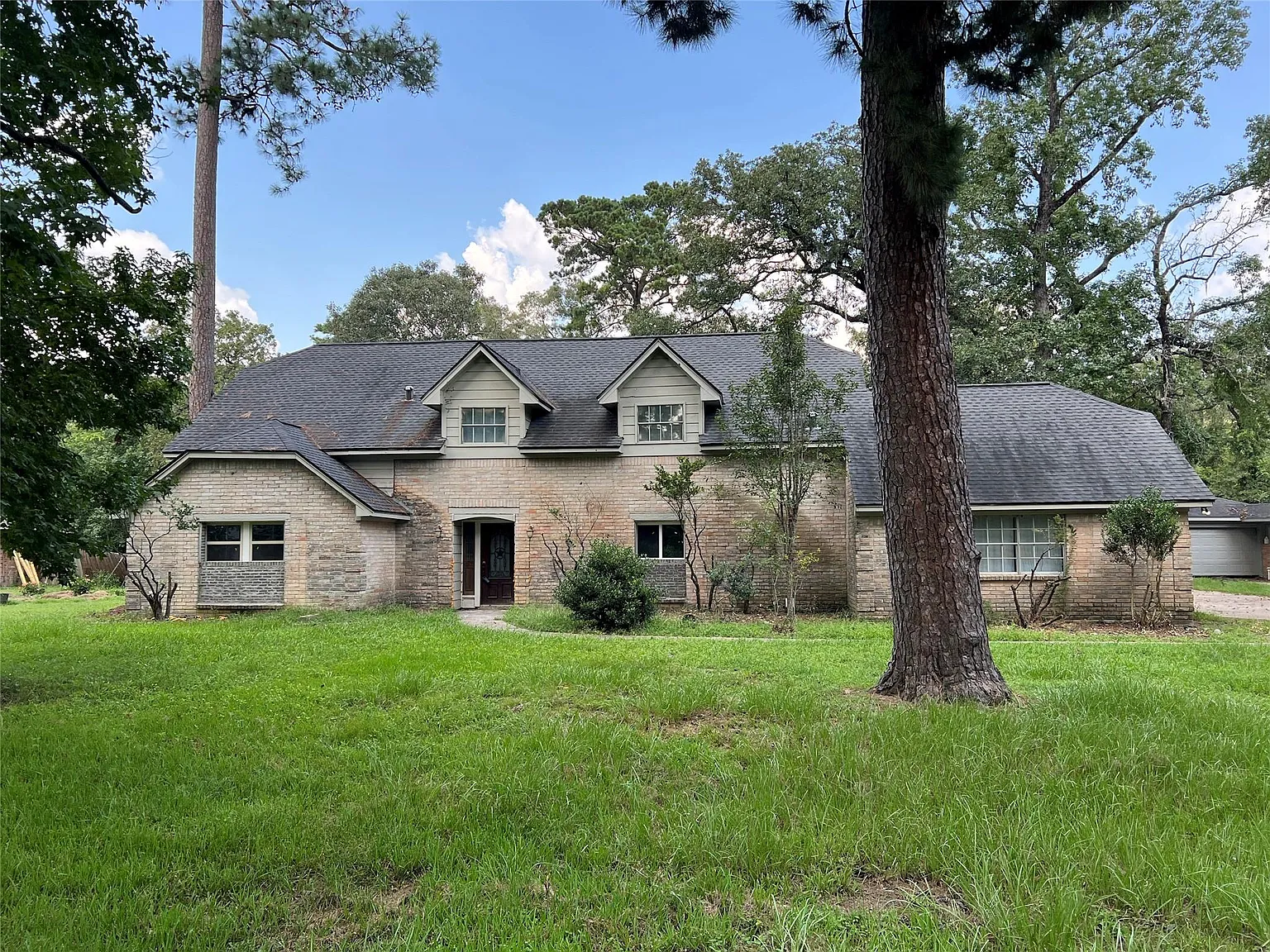 4 bed, 2.5 bath, 3310 sqft, $2,600 — Photo 1