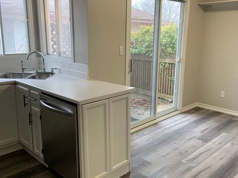 87 Chapel Hill Cres #MAIN — Photo 5