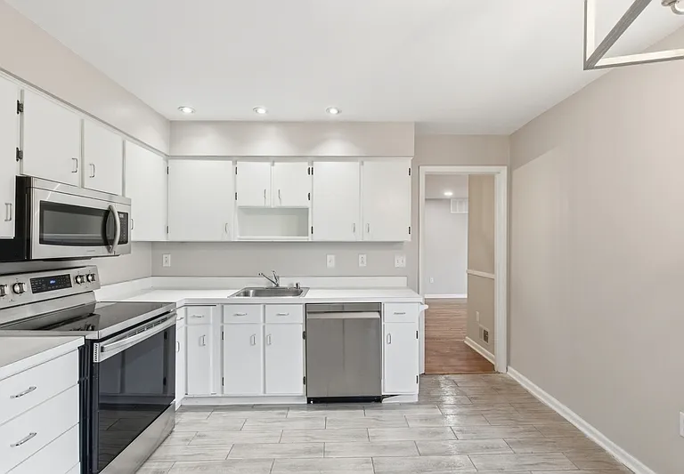 752 Ticonderoga Ave — Photo 6