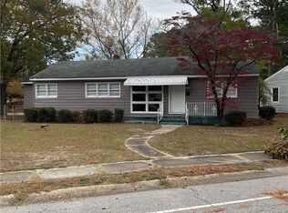 1612 Seabrook Rd, Fayetteville, NC 28301