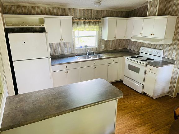 2nd image of 251 Orchard Blvd