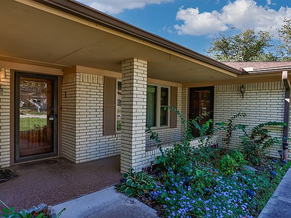 3rd image of 1912 Cypress Ct