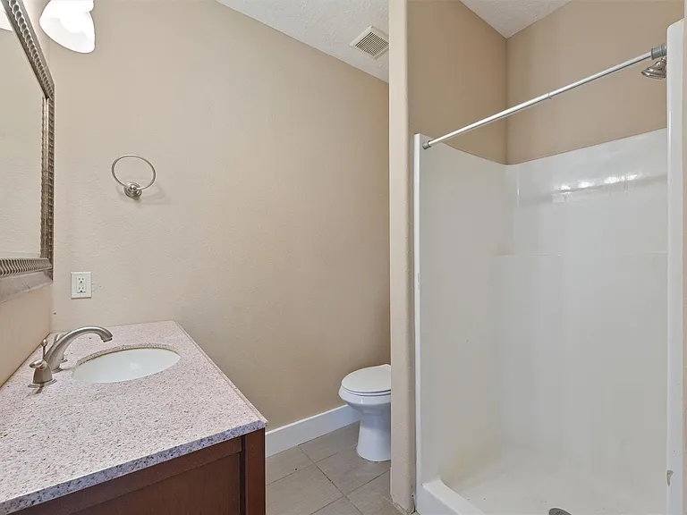 1107 Melbourne St — Photo 11