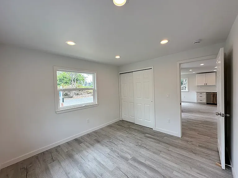 1743 SE Crawford Rd — Photo 11
