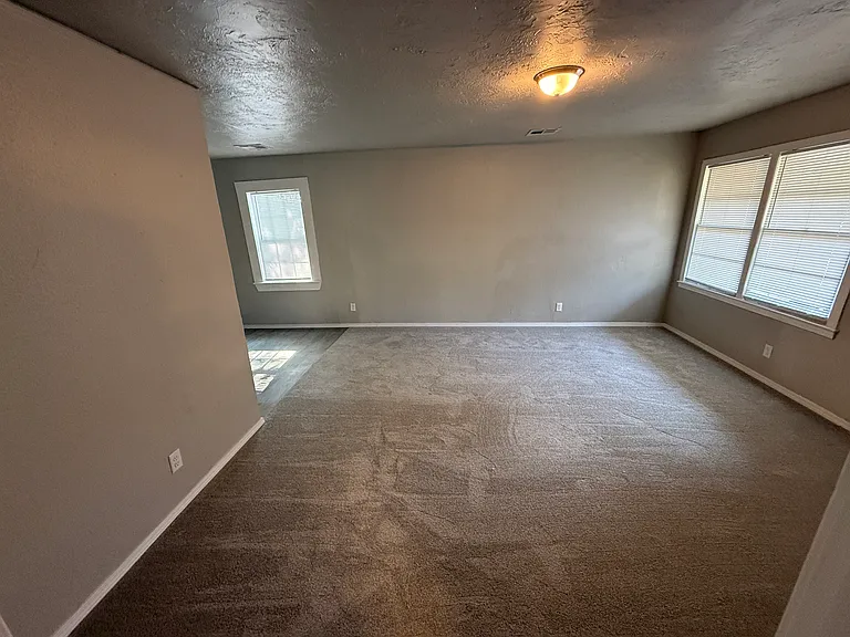 400 W Johnson St — Photo 14