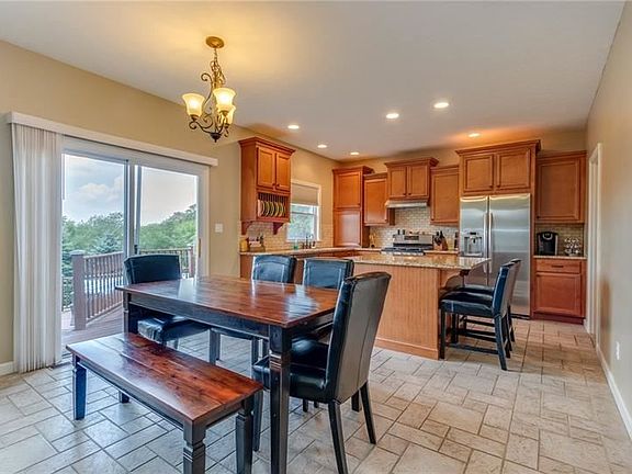 4th image of 290 Cottingham Pl