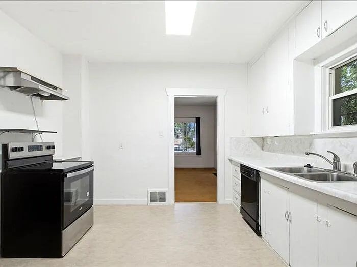 1057 W 300 S — Photo 11