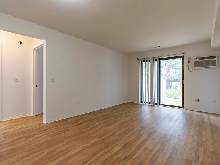 Knob Pines Apartments — Photo 5