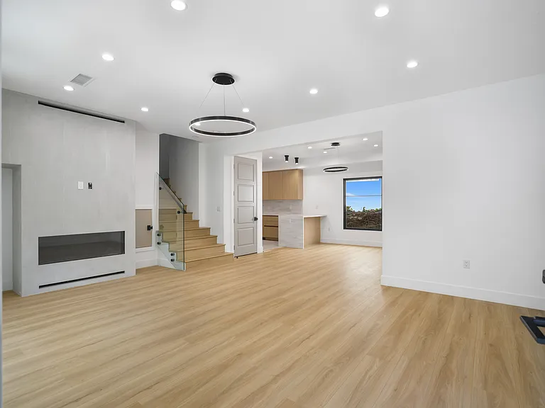 149 S Palm Dr #151-1/2 — Photo 1