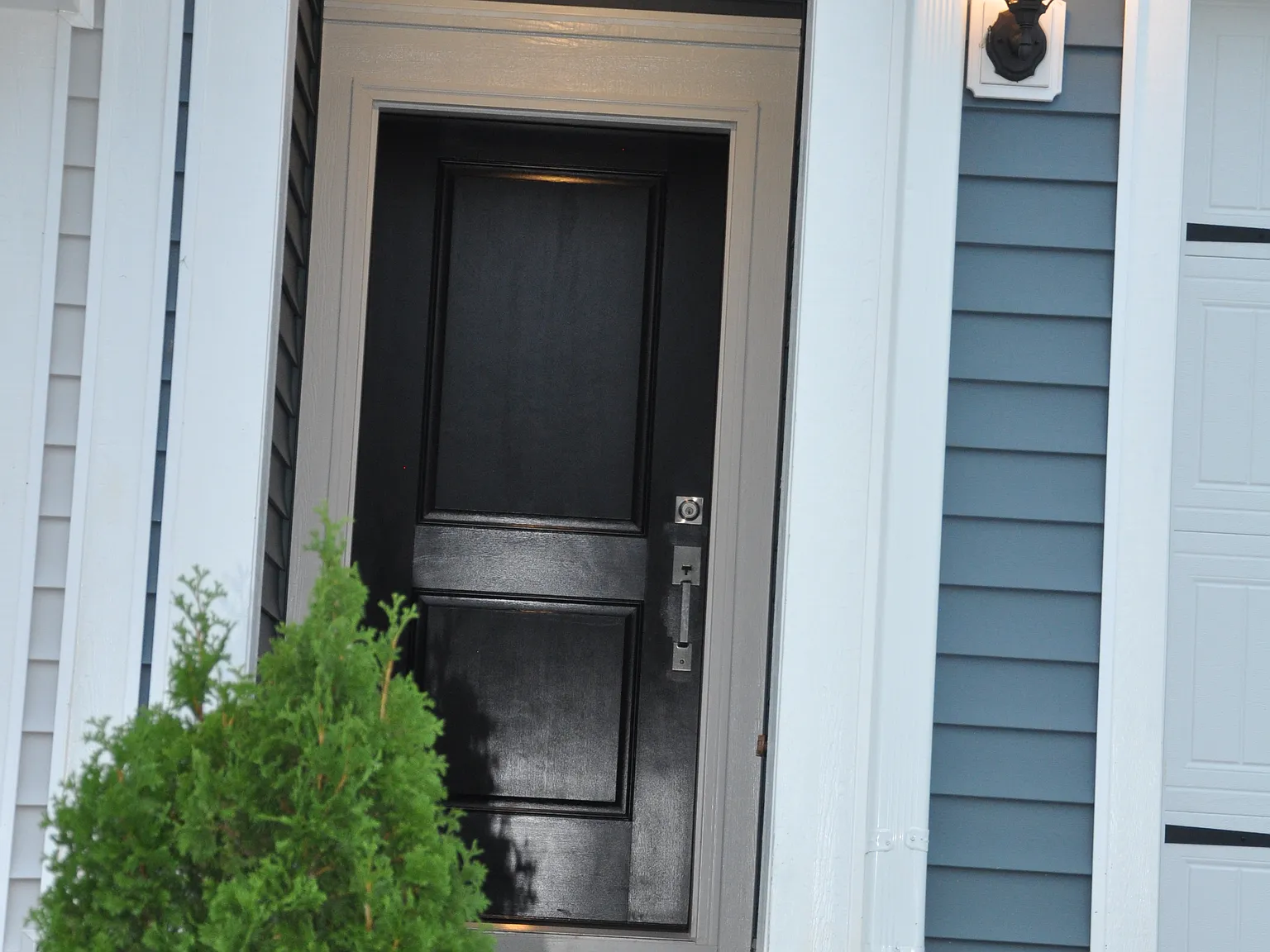 3 bed, 2.5 bath, 1940 sqft, $1,899 — Photo 2