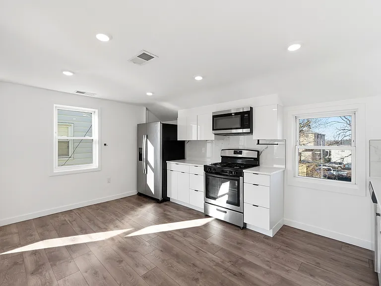 73 Macarthur Ave #2 — Photo 4