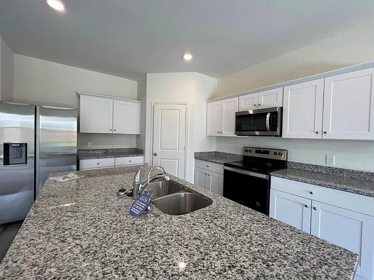 1005 Wild Enclave Ln — Photo 3
