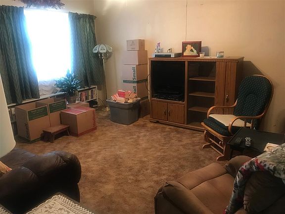 3rd image of 2700 Emerald Dr