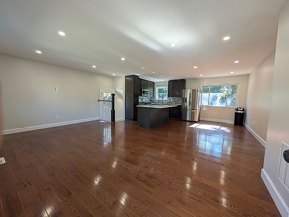 Spacious Open Entrance