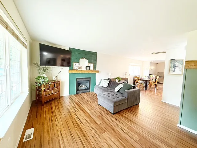 2988 NE Loyola St — Photo 4