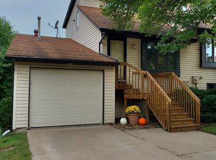 3480 Clearwater Dr, Bettendorf, IA 52722