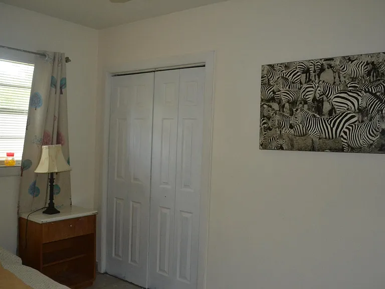 bedroom with queen bed