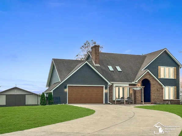 7872 S Huron River Dr, South Rockwood, MI 48179