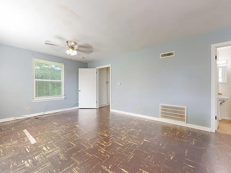 33 Stewart Ave — Photo 2