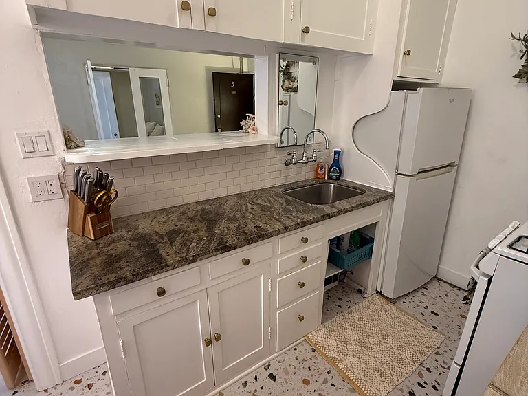 3825 Bluff Pl #5 — Photo 2