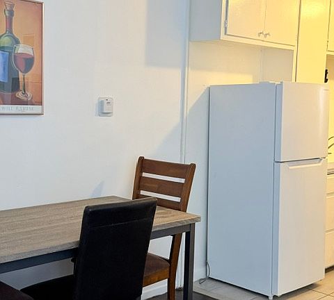 5th image of 14811 Vanowen St #3