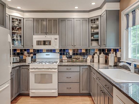 4th image of 9 Lane Farm Dr #9