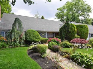 145 Canterbury Gate, Lynbrook, NY 11563