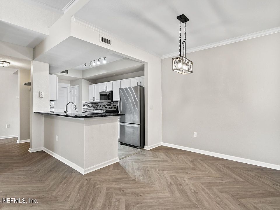 1st image of 10075 Gate Pkwy N APT 1905
