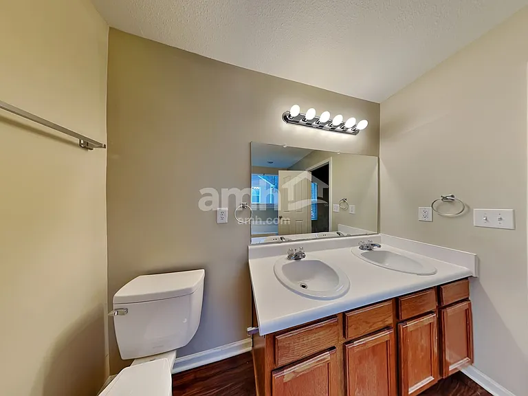 412 Galesburg Dr — Photo 11