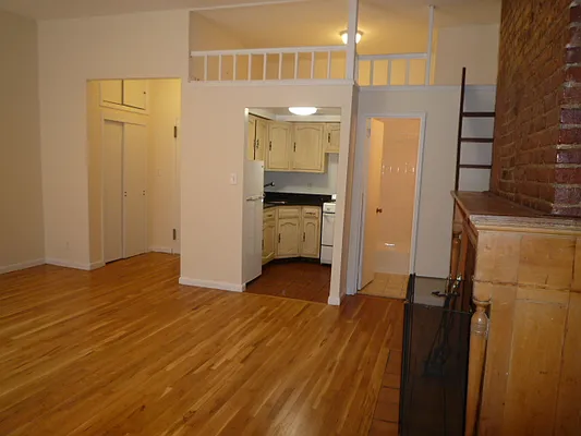 Rented by New Yorker Realty | media 7