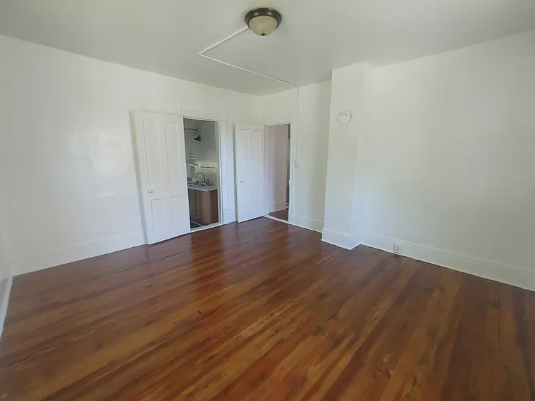 309 Jackson St — Photo 14