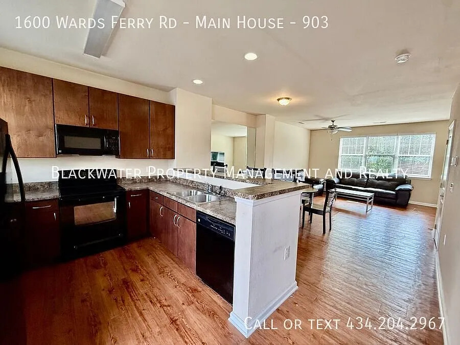 Move In Special- 4 Bedroom Townhouse — Photo 2