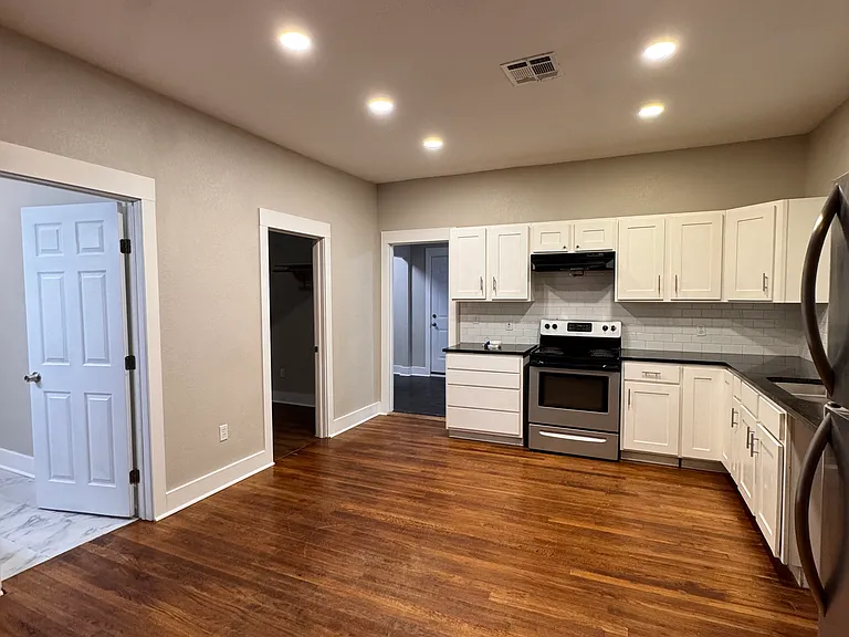 20 N Tacoma Ave — Photo 15
