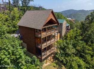 519 Edgewood Dr, Gatlinburg, TN 37738