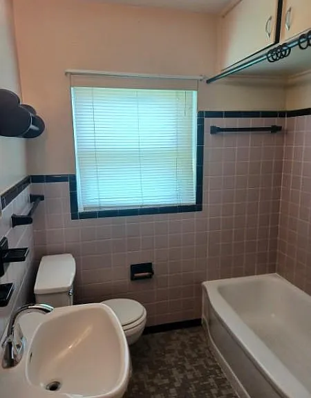 1637 Knollwood Cir — Photo 9