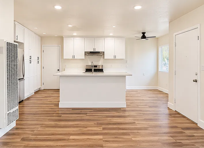 2 bed, 830 sqft, $3,000 — Photo 1