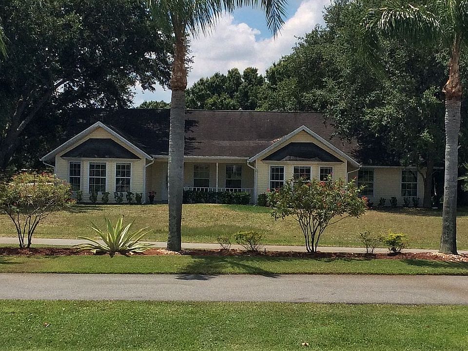Exclusive Lake View Home!