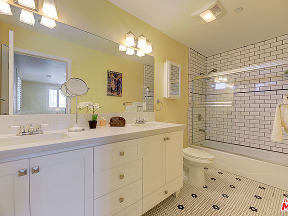 5th image of 1152 W 55th St